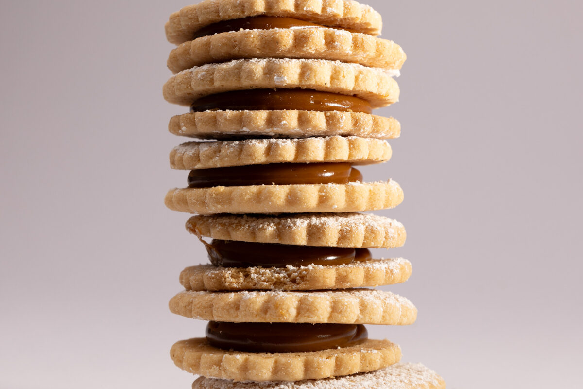 WORLD FAMOUS LARGE ALFAJORES (BOX OF 6)