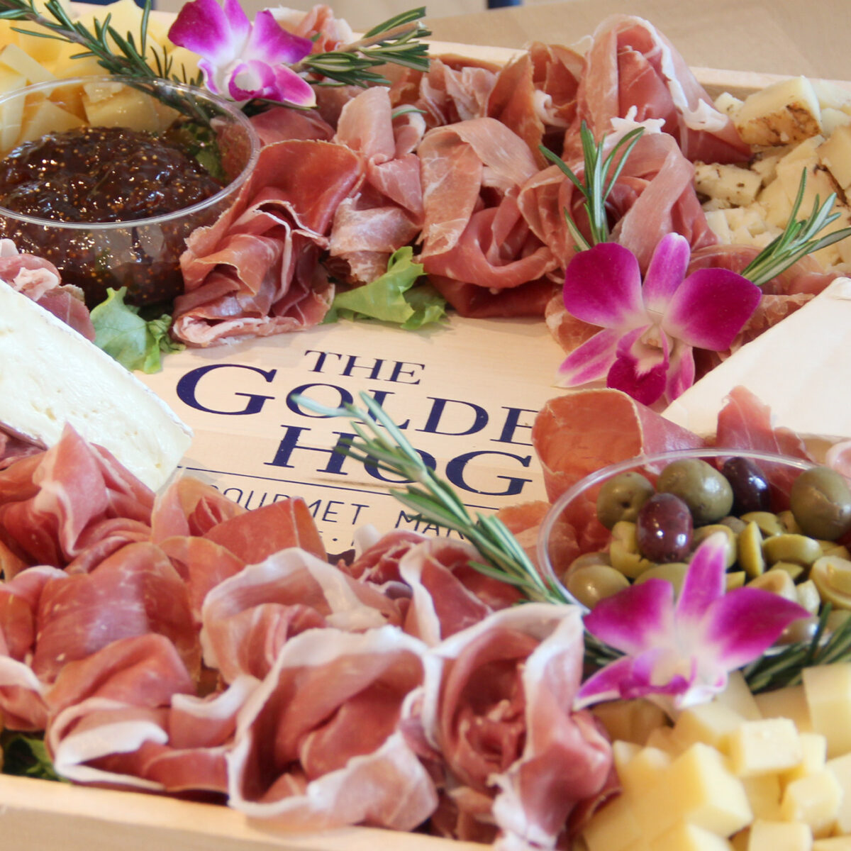 DELUXE CHARCUTERIE & CHEESE PLATTER