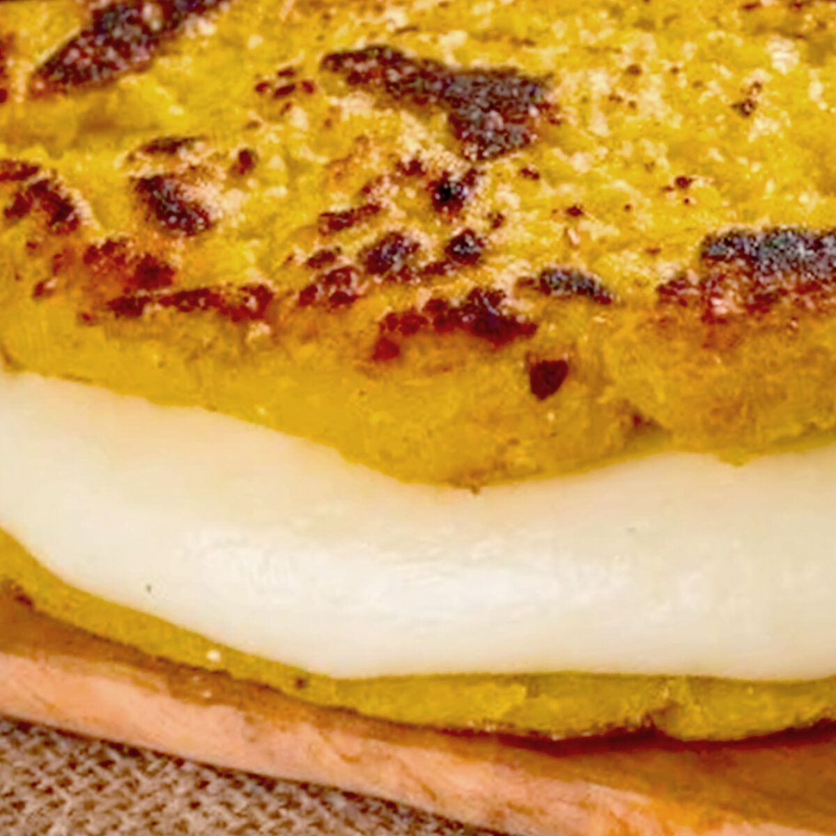CACHAPA W/ QUESO DE MANO