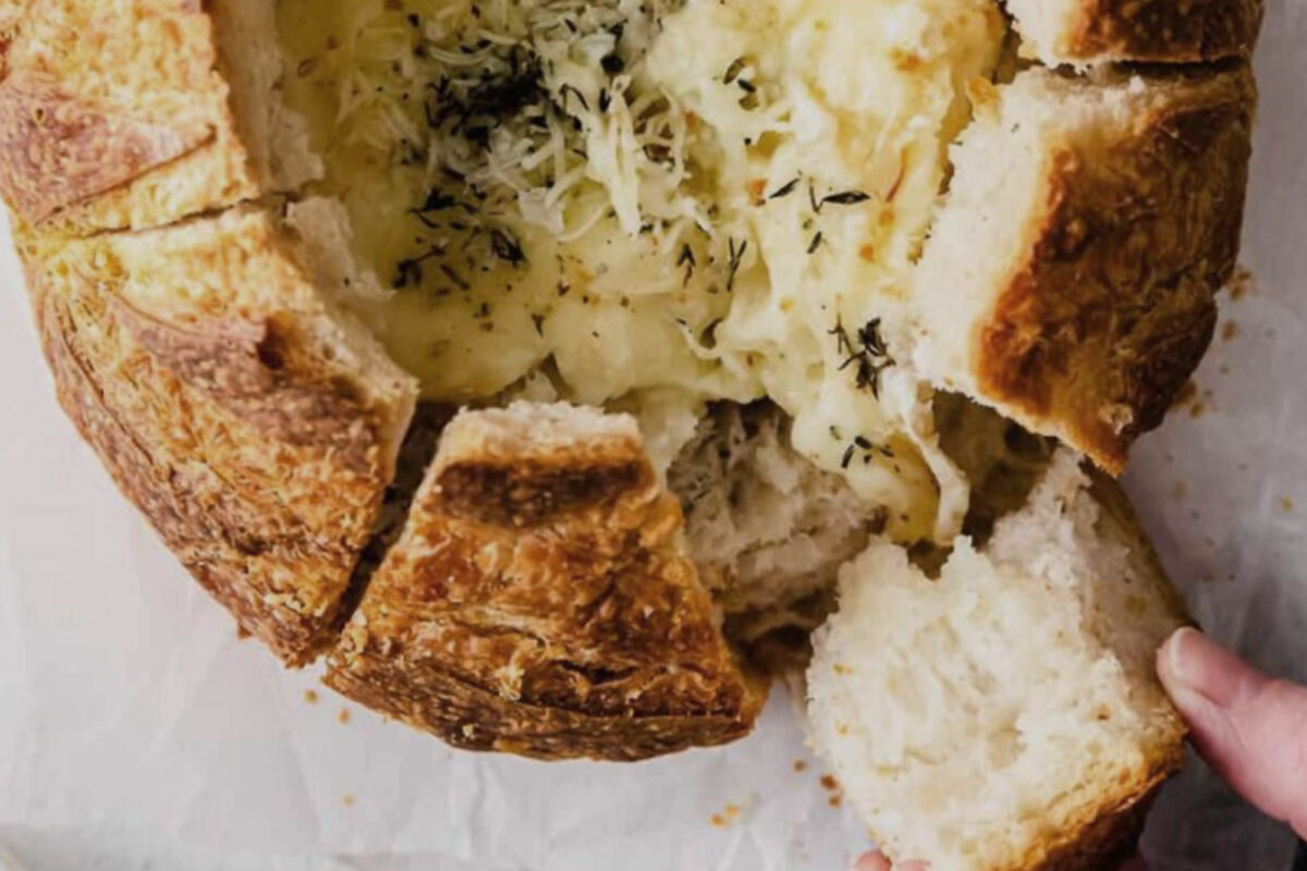 BRIE DIP IN BREAD BOWL
