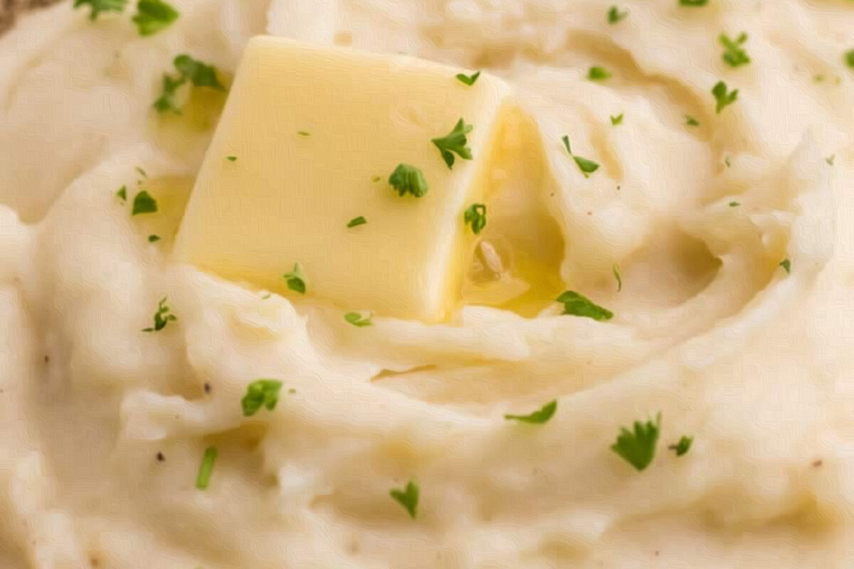 GOLDEN BUTTERMILK MASHED POTATOES